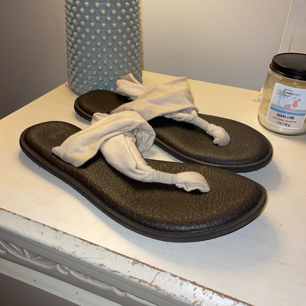 sanuk sandals